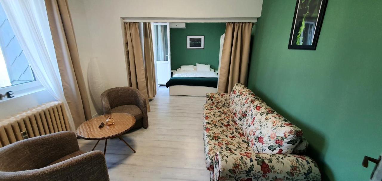 Apartment And Sleep Old